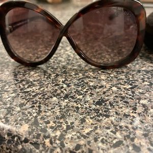 Tom Ford “Margot” sunglasses